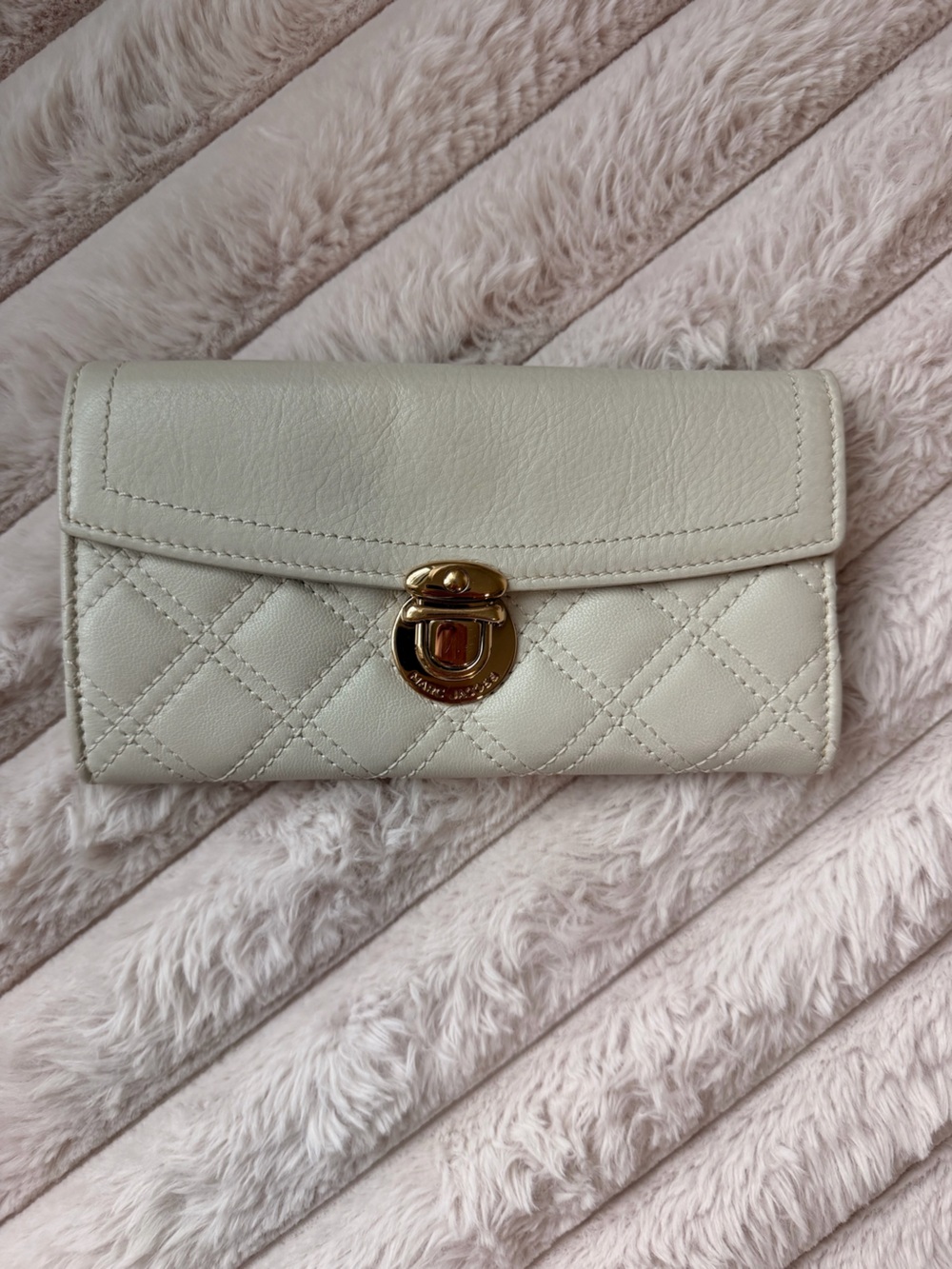 Marc Jacobs Cream Quilted Leather Wallet with Gold Twist Lock